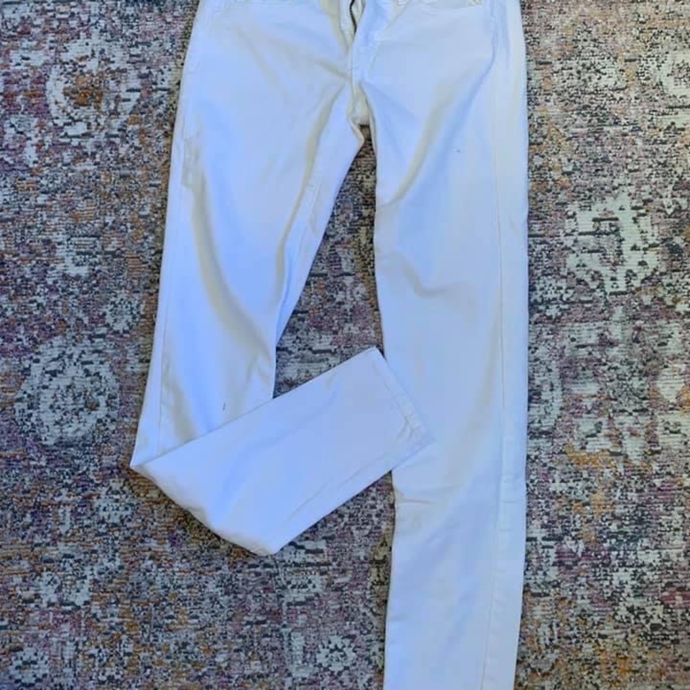 White skinny jeans